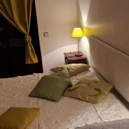 Hotel Adam House *