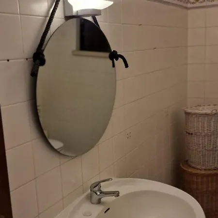 Hotel Adam House *
