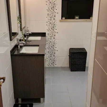 Adam House Hotel *