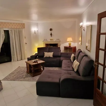 Adam House Hotel *